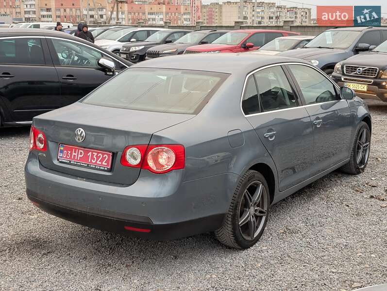 Седан Volkswagen Jetta 2006 в Ровно