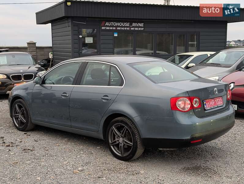 Седан Volkswagen Jetta 2006 в Ровно