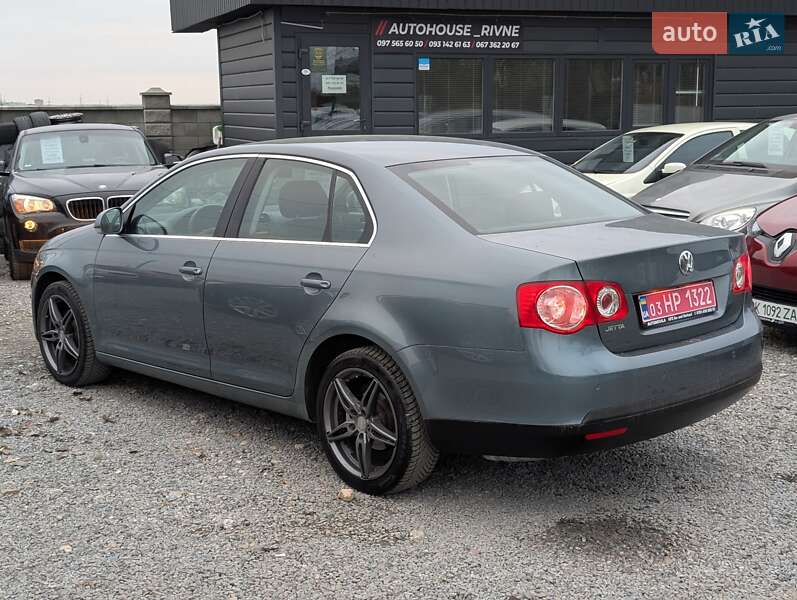 Седан Volkswagen Jetta 2006 в Ровно