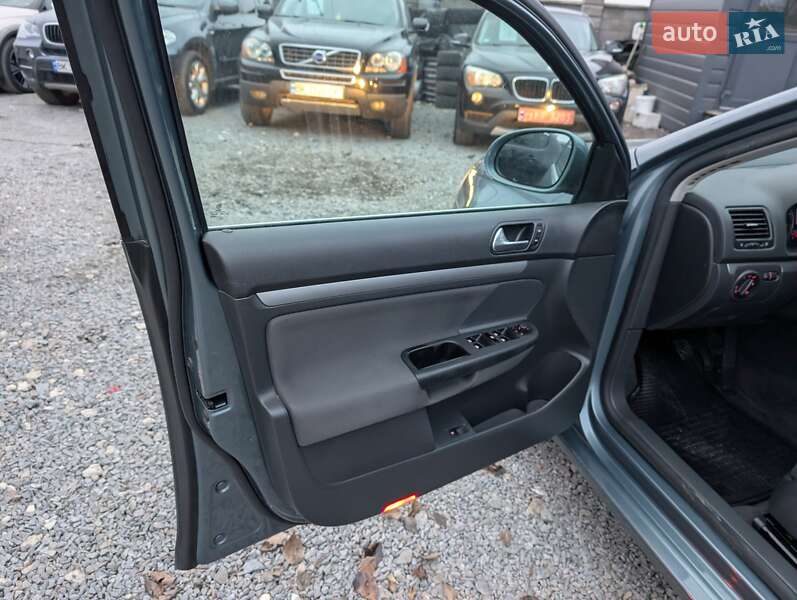 Седан Volkswagen Jetta 2006 в Ровно