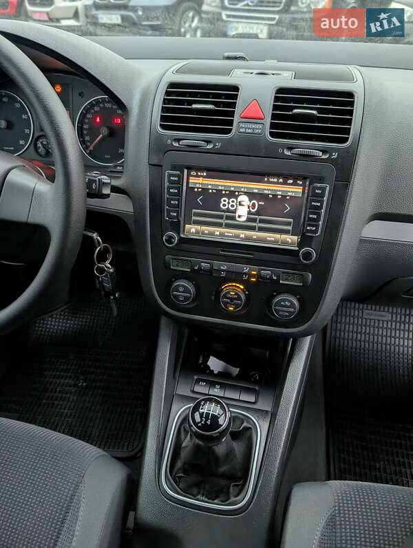 Седан Volkswagen Jetta 2006 в Ровно