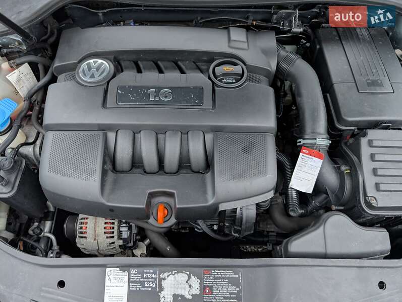 Седан Volkswagen Jetta 2006 в Ровно