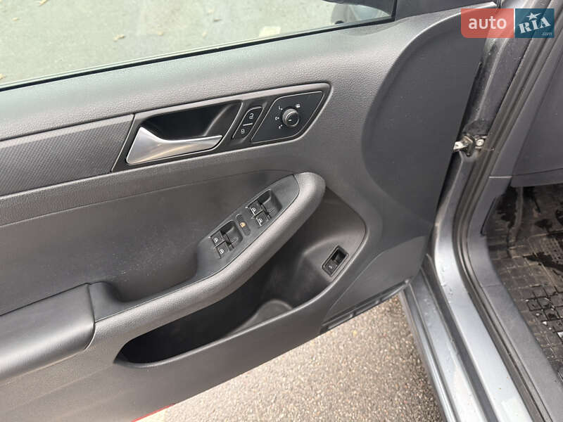 Седан Volkswagen Jetta 2015 в Києві фото 9 Седан Volkswagen Jetta 2015 в Києві
