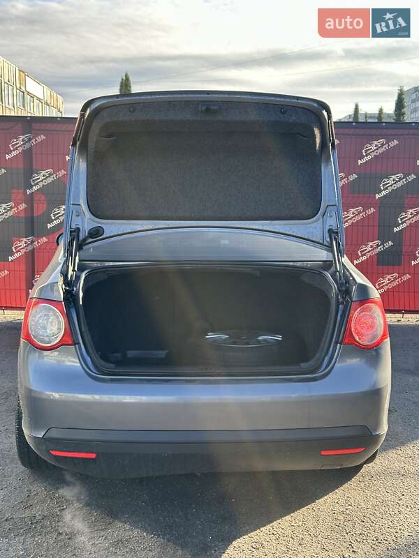 Седан Volkswagen Jetta 2005 в Сумах