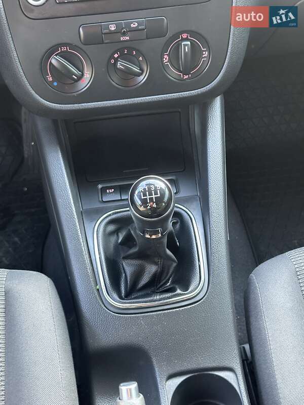 Седан Volkswagen Jetta 2005 в Сумах