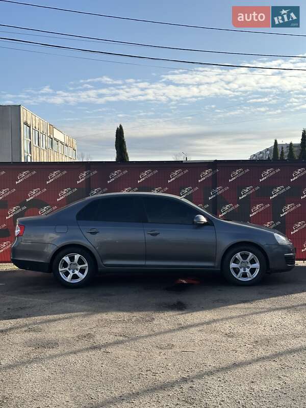 Седан Volkswagen Jetta 2005 в Сумах