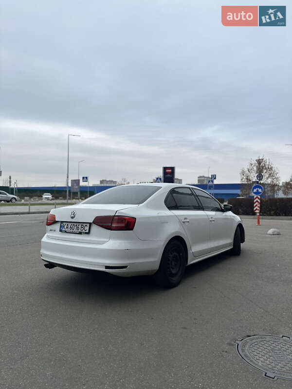 Седан Volkswagen Jetta 2015 в Киеве