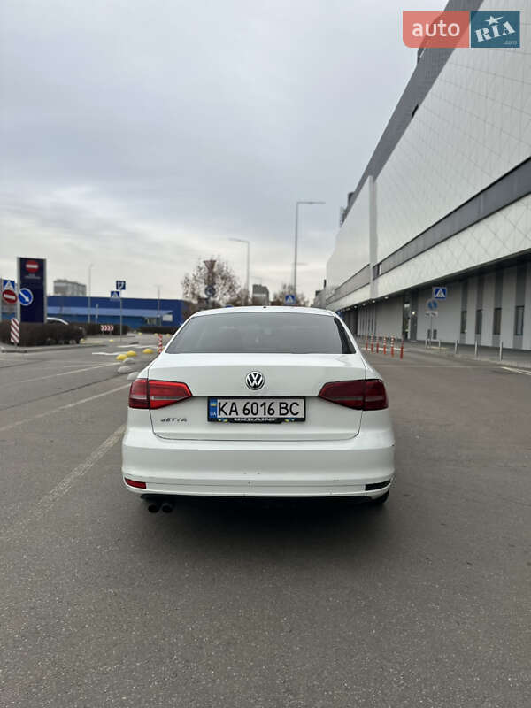 Седан Volkswagen Jetta 2015 в Киеве