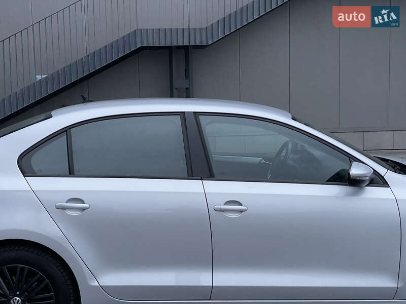 Седан Volkswagen Jetta 2012 в Киеве