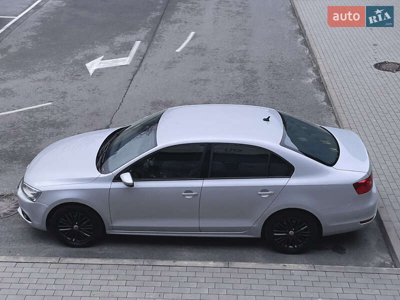 Седан Volkswagen Jetta 2012 в Киеве