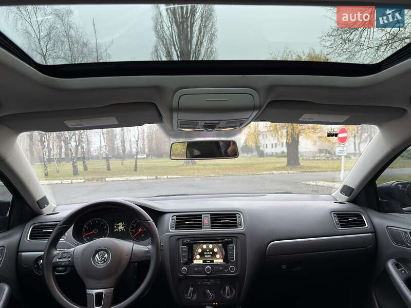 Седан Volkswagen Jetta 2013 в Кременчуці