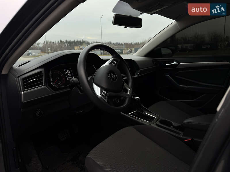 Седан Volkswagen Jetta 2019 в Киеве
