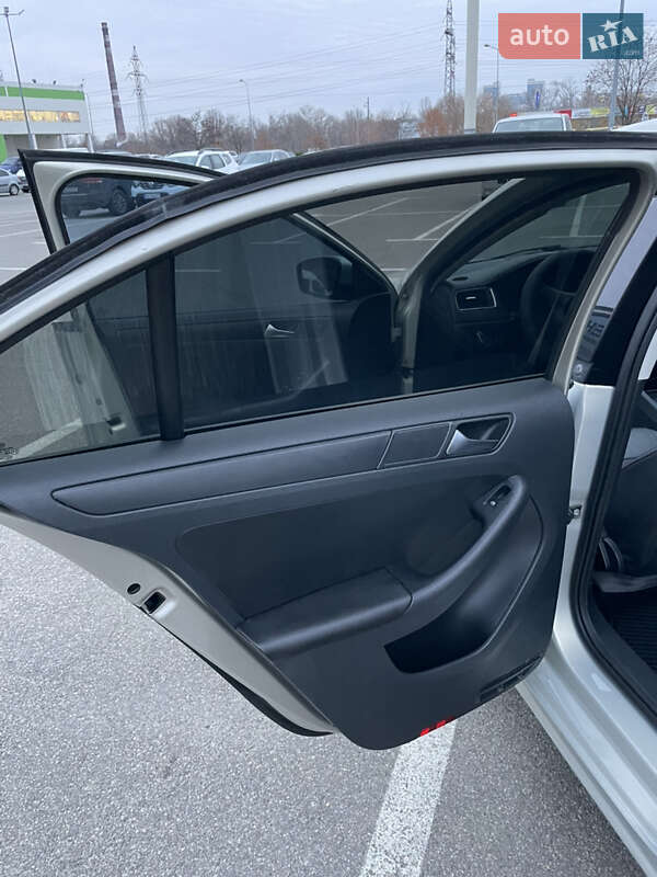 Седан Volkswagen Jetta 2011 в Києві фото 24 Седан Volkswagen Jetta 2011 в Києві