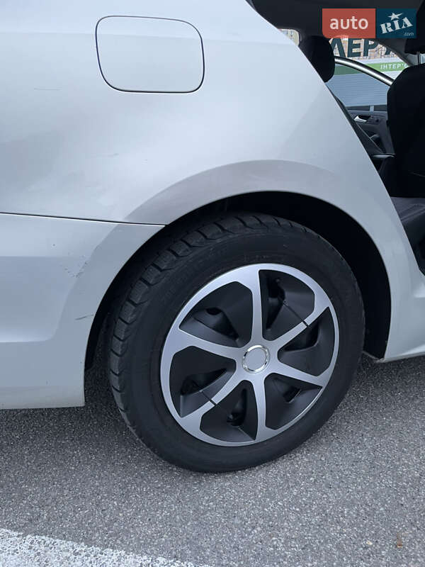 Седан Volkswagen Jetta 2011 в Києві фото 29 Седан Volkswagen Jetta 2011 в Києві