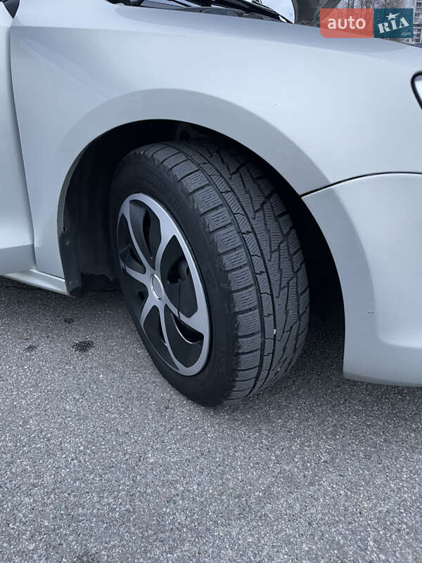 Седан Volkswagen Jetta 2011 в Києві фото 32 Седан Volkswagen Jetta 2011 в Києві