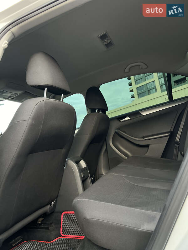 Седан Volkswagen Jetta 2016 в Нетешине