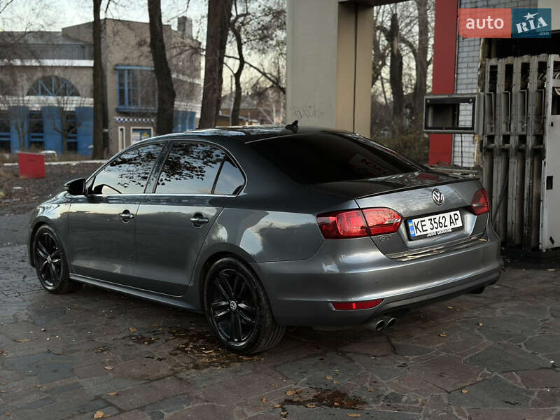 Седан Volkswagen Jetta 2011 в Днепре