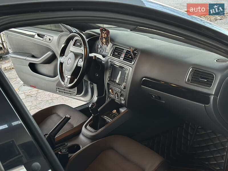 Седан Volkswagen Jetta 2011 в Днепре