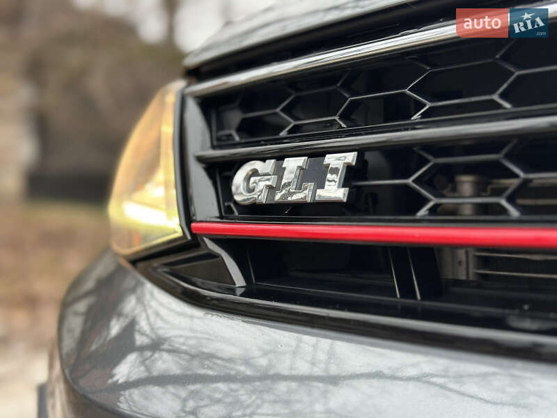 Седан Volkswagen Jetta 2017 в Києві