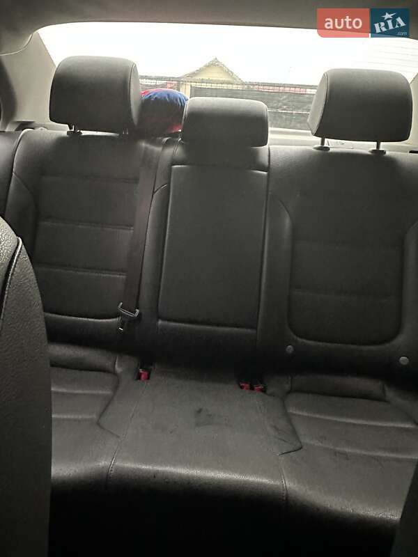 Седан Volkswagen Jetta 2010 в Івано-Франківську