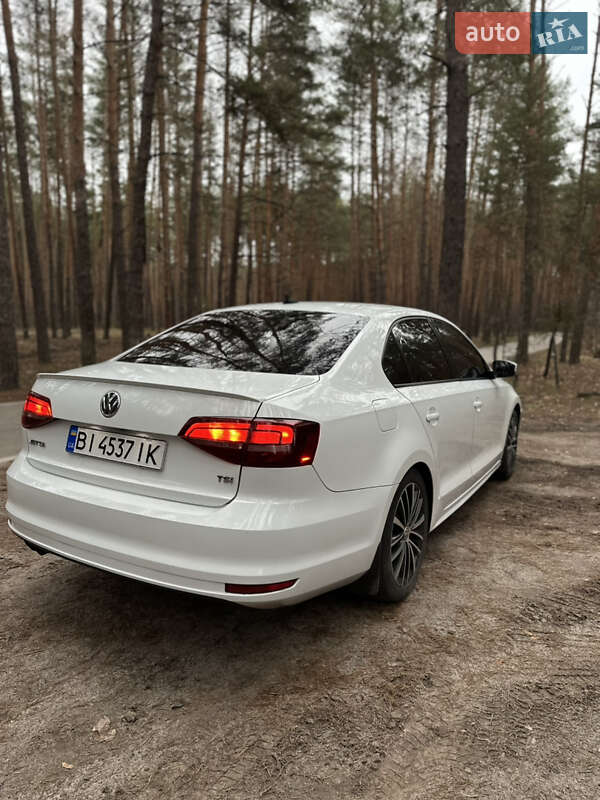 Седан Volkswagen Jetta 2016 в Полтаві