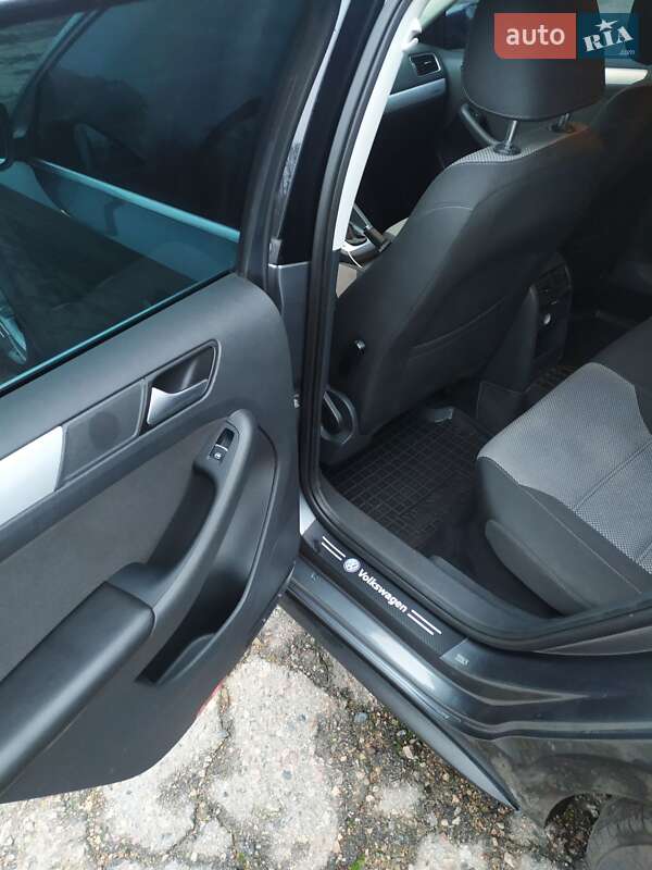 Седан Volkswagen Jetta 2013 в Тараще фото 13 Седан Volkswagen Jetta 2013 в Тараще