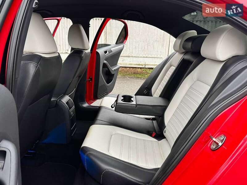 Седан Volkswagen Jetta 2016 в Києві