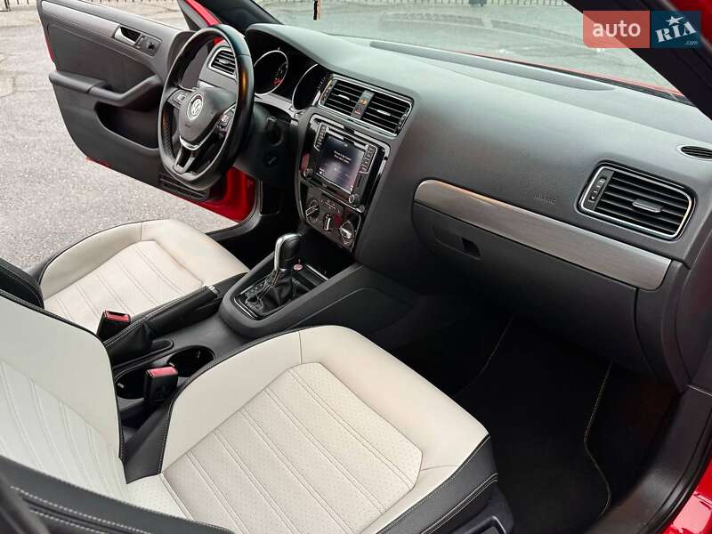 Седан Volkswagen Jetta 2016 в Києві