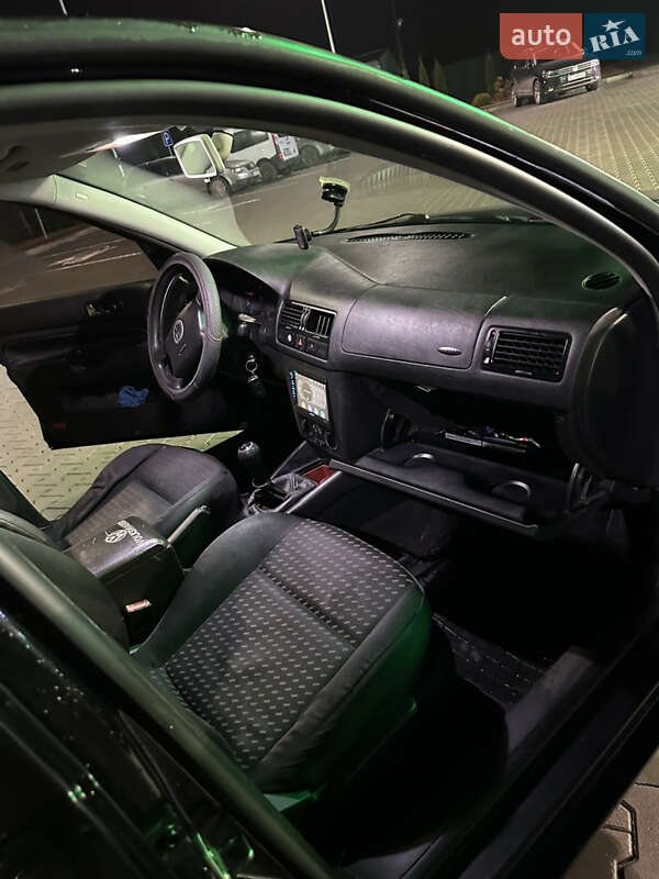 Седан Volkswagen Jetta 2002 в Луцьку