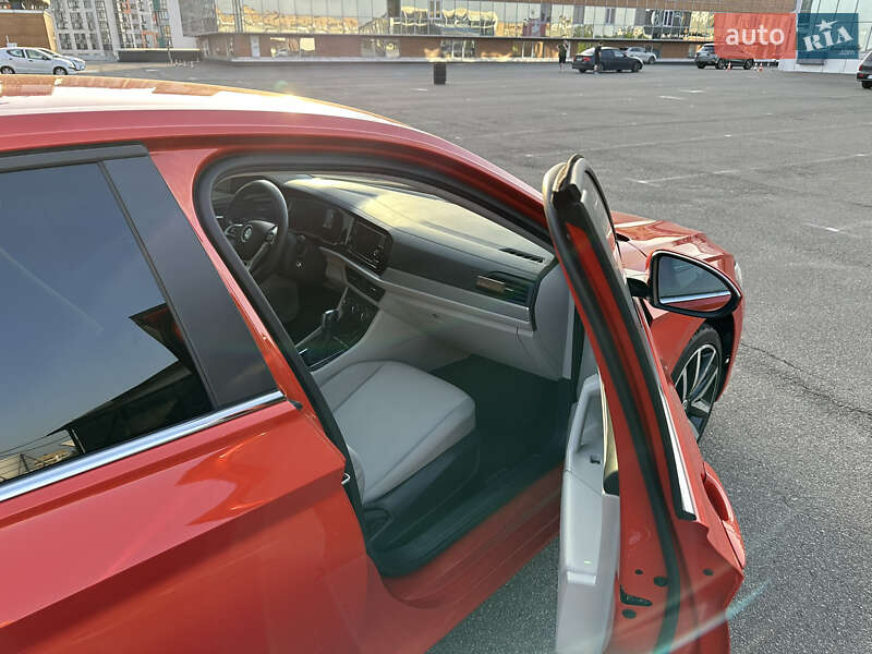 Седан Volkswagen Jetta 2019 в Киеве