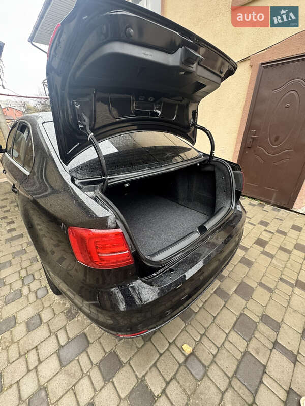 Седан Volkswagen Jetta 2017 в Святопетрівське