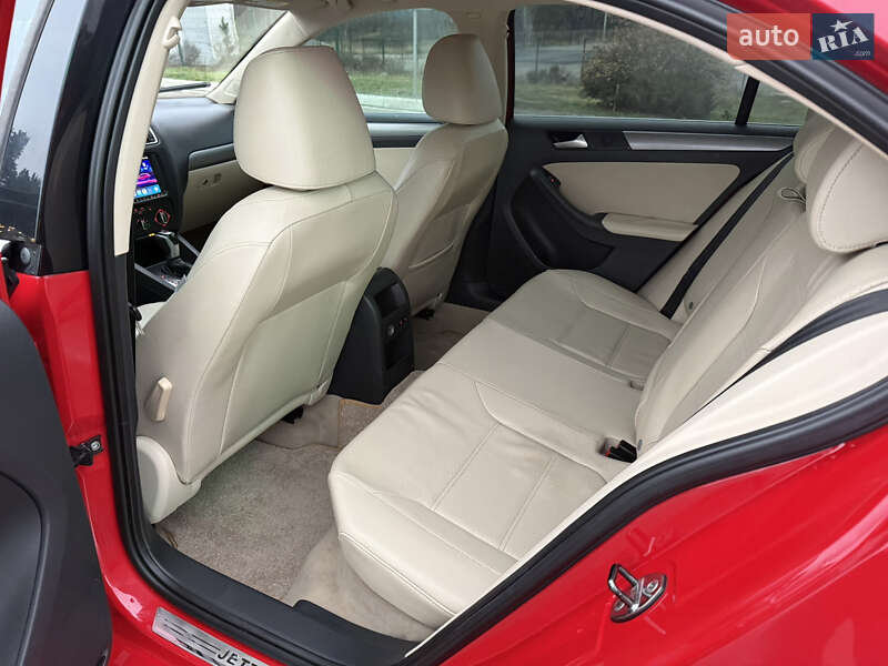 Седан Volkswagen Jetta 2013 в Киеве фото 34 Седан Volkswagen Jetta 2013 в Киеве