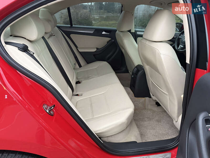 Седан Volkswagen Jetta 2013 в Киеве фото 39 Седан Volkswagen Jetta 2013 в Киеве