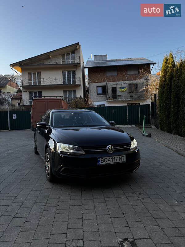 Седан Volkswagen Jetta 2014 в Львове