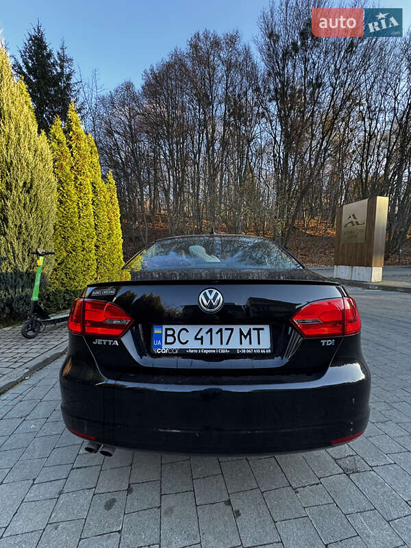 Седан Volkswagen Jetta 2014 в Львове