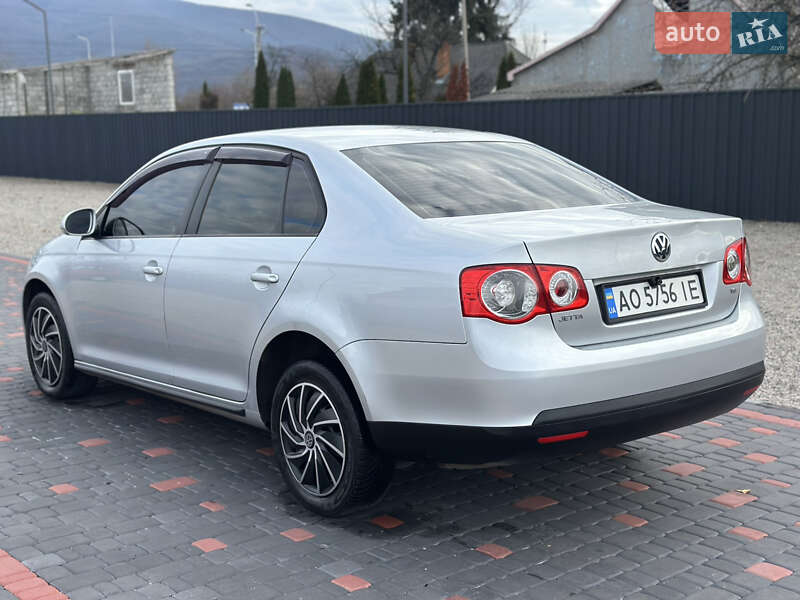 Седан Volkswagen Jetta 2010 в Берегово
