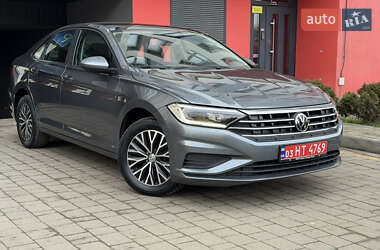 Седан Volkswagen Jetta 2019 в Львове