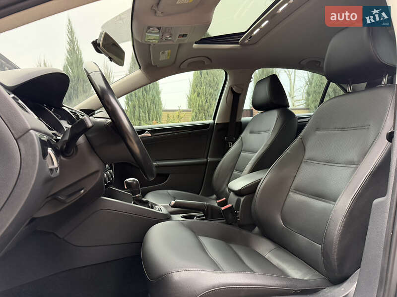 Седан Volkswagen Jetta 2015 в Дніпрі