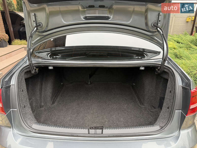 Седан Volkswagen Jetta 2015 в Дніпрі