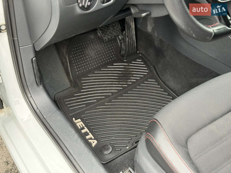 Седан Volkswagen Jetta 2015 в Киеве фото 25 Седан Volkswagen Jetta 2015 в Киеве