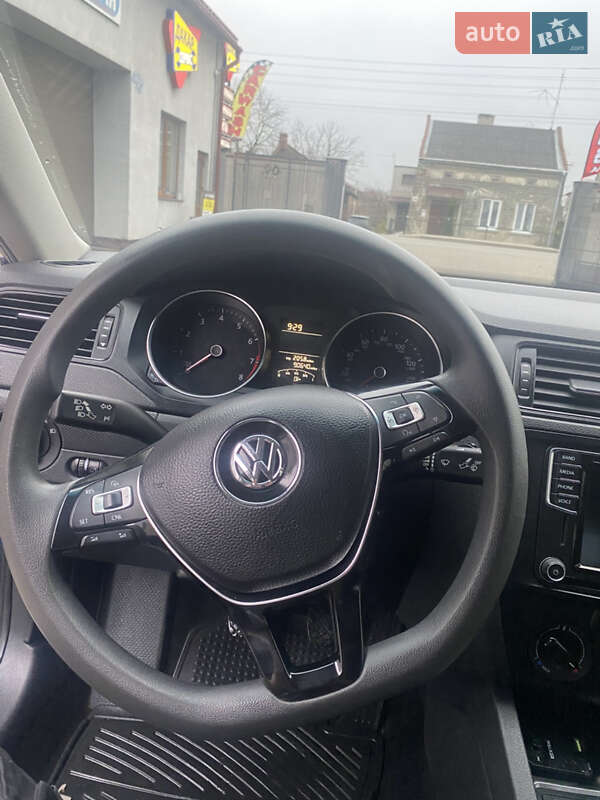 Седан Volkswagen Jetta 2015 в Городку
