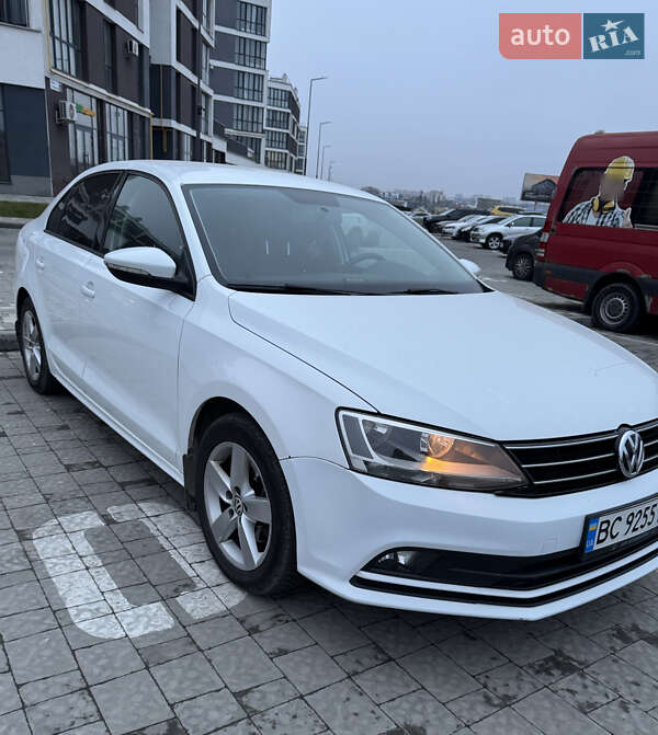 Седан Volkswagen Jetta 2016 в Львове