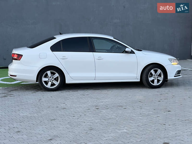 Седан Volkswagen Jetta 2016 в Львові
