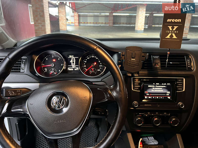 Седан Volkswagen Jetta 2016 в Львові