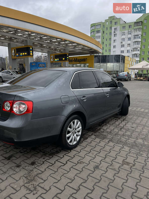 Седан Volkswagen Jetta 2010 в Хмельницькому