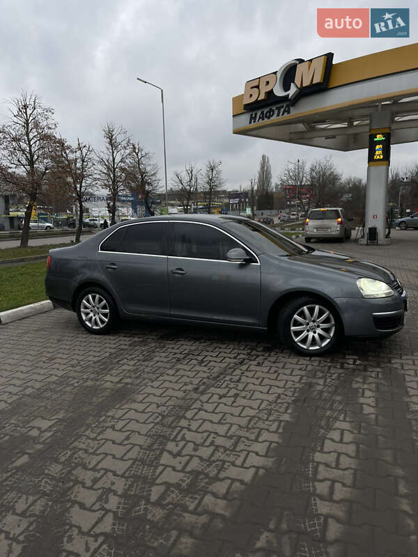 Седан Volkswagen Jetta 2010 в Хмельницькому