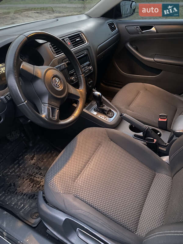 Седан Volkswagen Jetta 2014 в Дніпрі