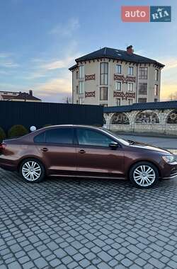 Седан Volkswagen Jetta 2016 в Львове