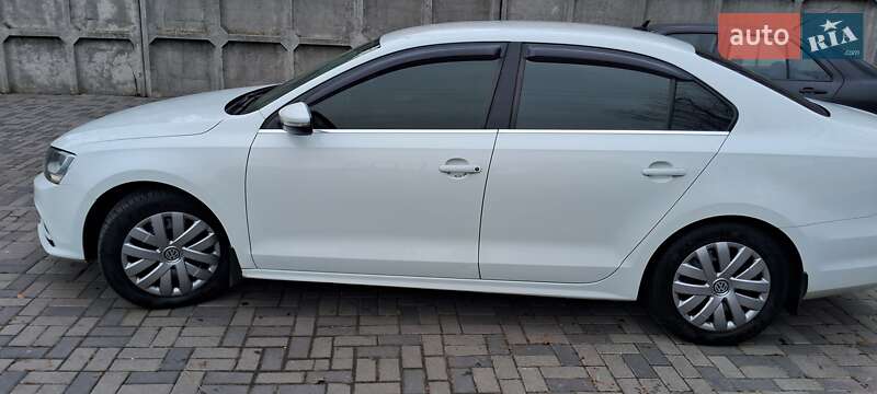 Седан Volkswagen Jetta 2016 в Дніпрі