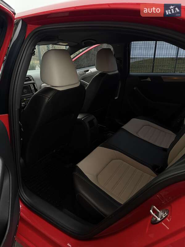 Седан Volkswagen Jetta 2016 в Полтаві